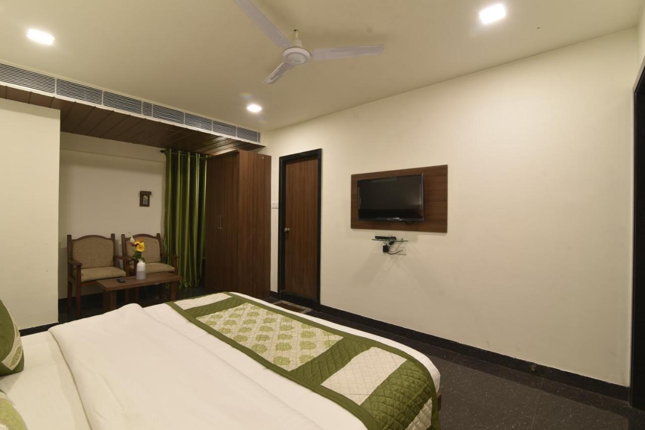 Hotel Clove Bídzsápur Kültér fotó