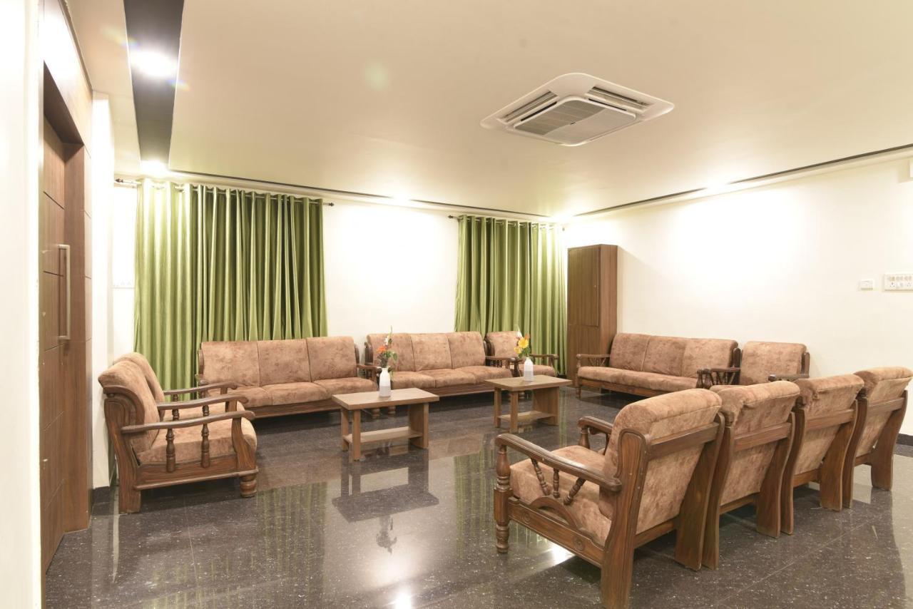 Hotel Clove Bídzsápur Kültér fotó