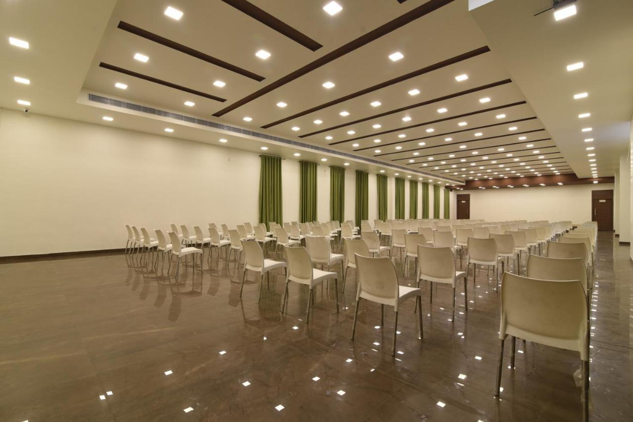 Hotel Clove Bídzsápur Kültér fotó