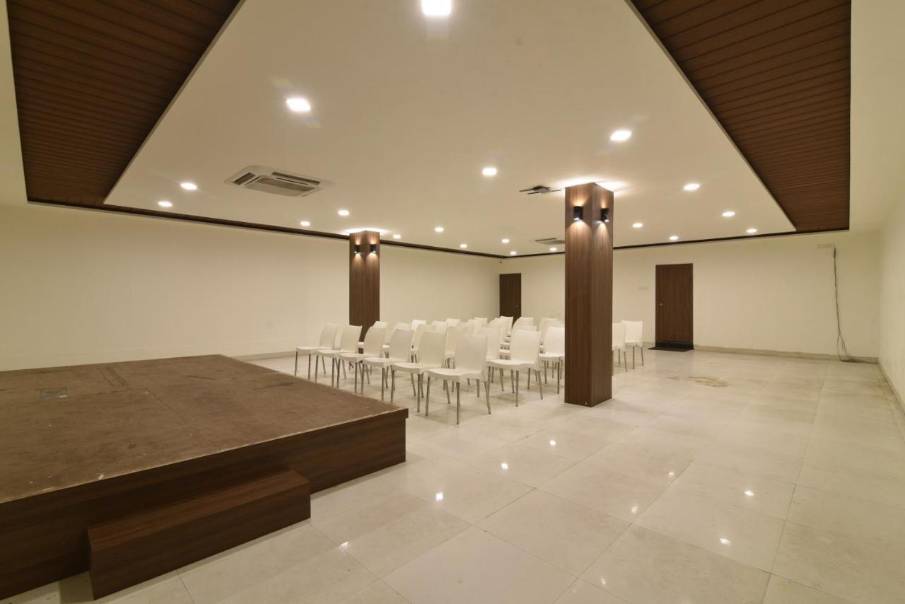 Hotel Clove Bídzsápur Kültér fotó