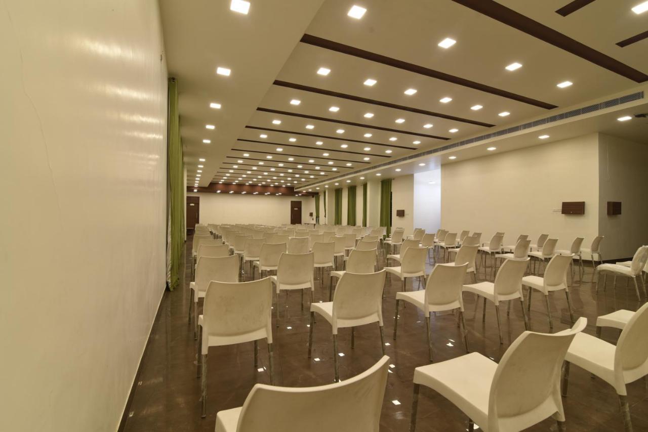 Hotel Clove Bídzsápur Kültér fotó